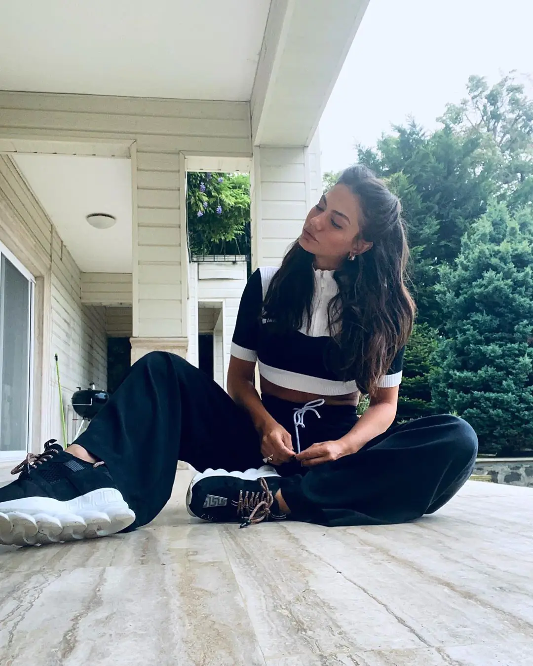 Demet Özdemir de mangalcı! Meriç Aral ve Hande Soral huzuru buldu! 10