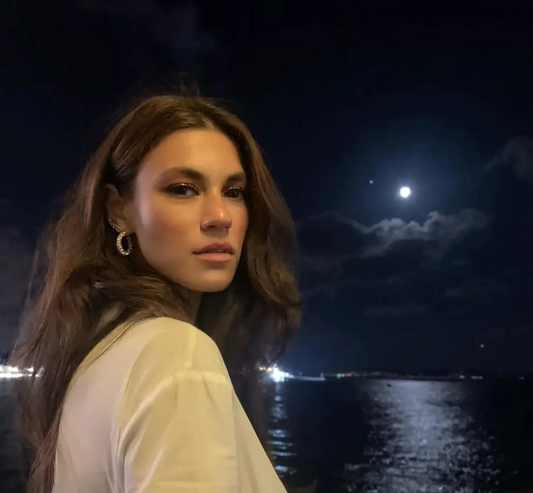 Yüsra Geyik ve Ahsen Eroğlu, aynı gün aynı detaya dikkat çekti! 8