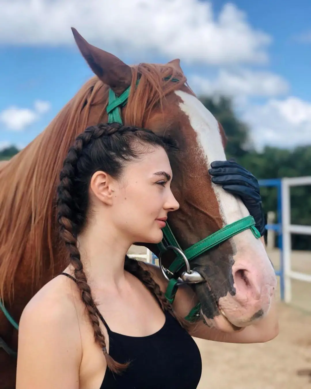 Burcu Özberk'in Demet Özdemir'e kalp bıraktıran sempatikliği 8