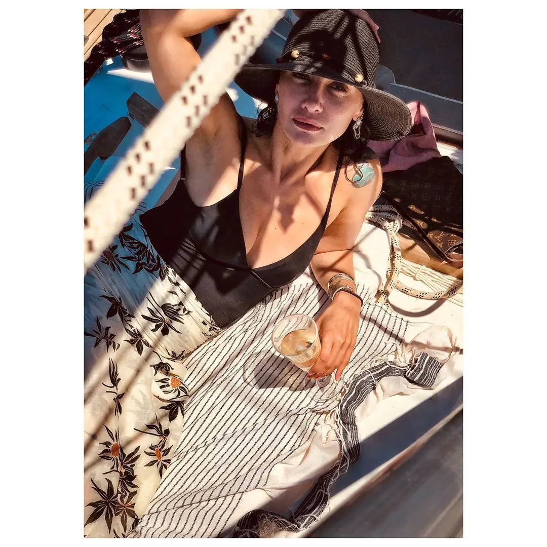Didem Balçın şapkayı taktı, mesajı çaktı! Birce Akalay yaz rehavetine kaptırdı! Şükran Ovalı, tatilde ama geçmişte kaldı! 9