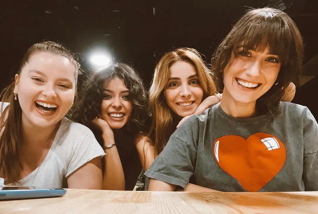 Hazal Kaya'nın imajı, Elçin Afacan'ın içten gülüşü! Yeni proje Şampiyonlar Ligi gibi! 8
