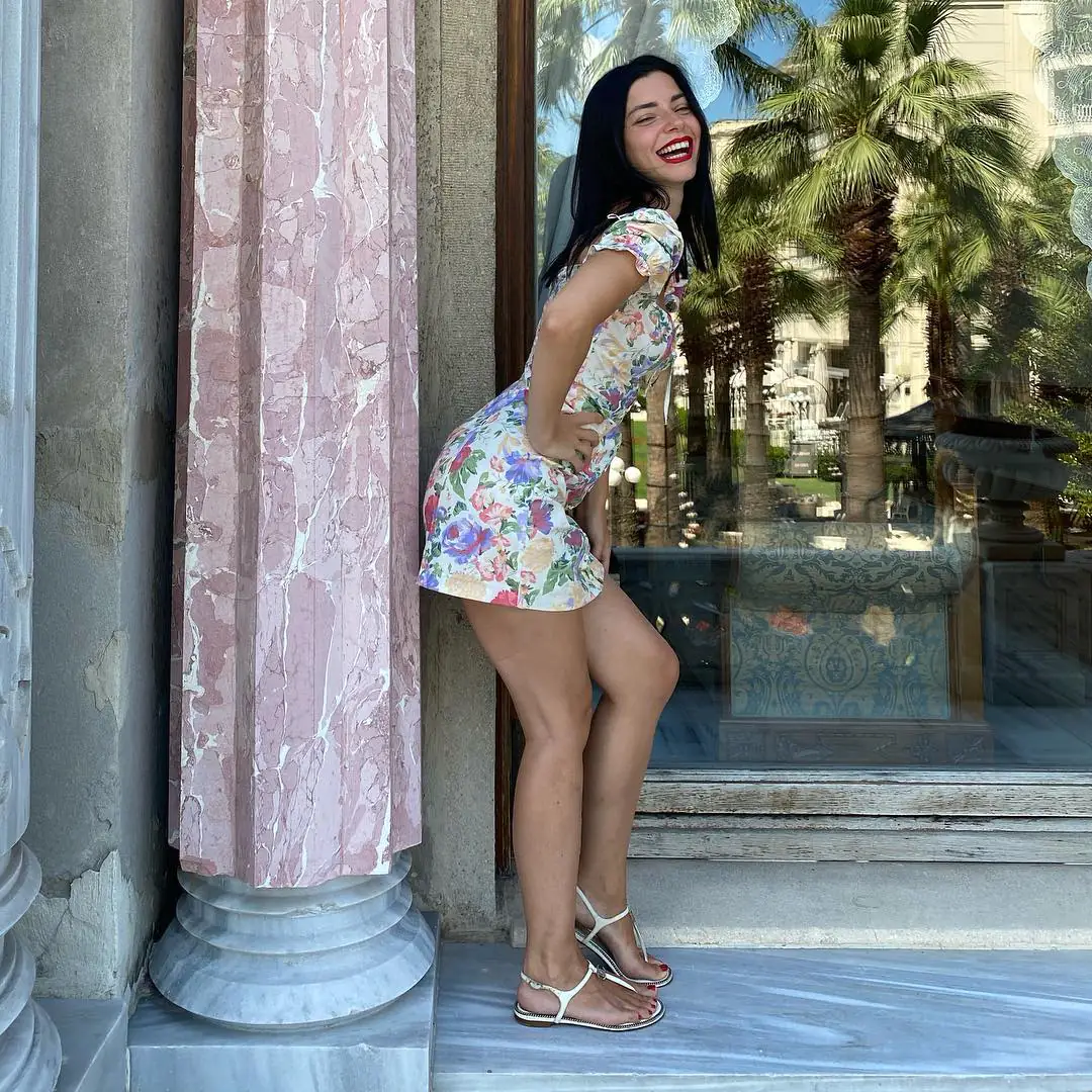 Merve Boluğur hem şuh hem baştan çıkartıcı! 8