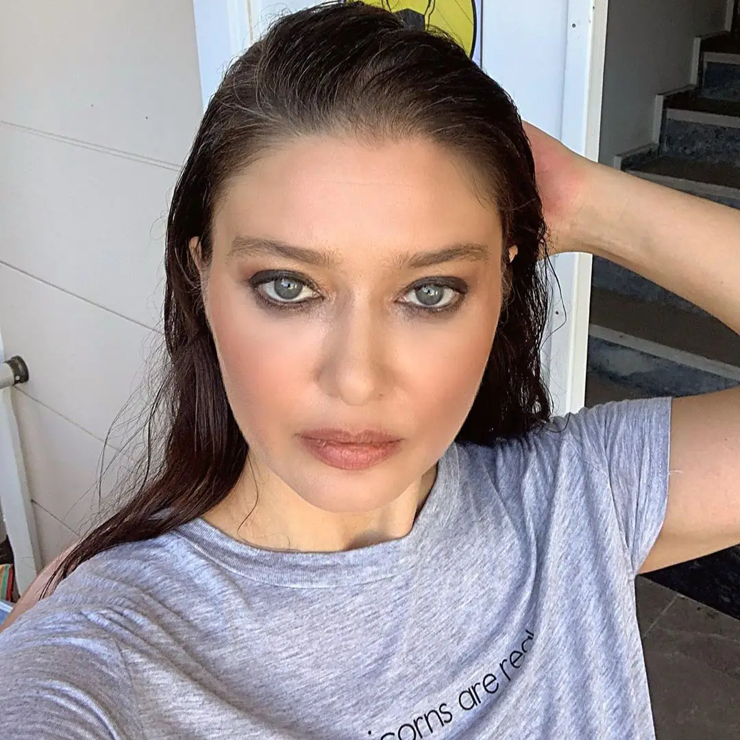 Nurgül Yeşilçay'ın sana vuruldum bakışı! Mine Tugay'ın bacak şovu! 8