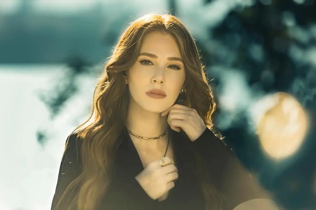 Elçin Sangu, yeni dizisi İyi Günde Kötü Günde setinden imajını paylaştı... 7