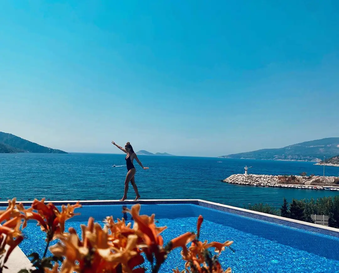 Bahar Şahin'in tatil hüznü! Burcu Özberk'in sokak hali! 8