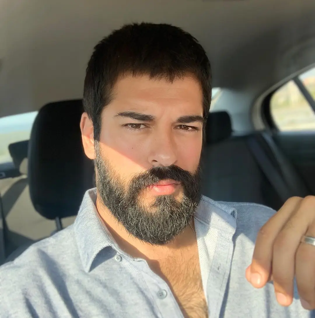 Fahriye Evcen beğendi ama Burak Özçivit hayranları aynı fikirde değil! 8