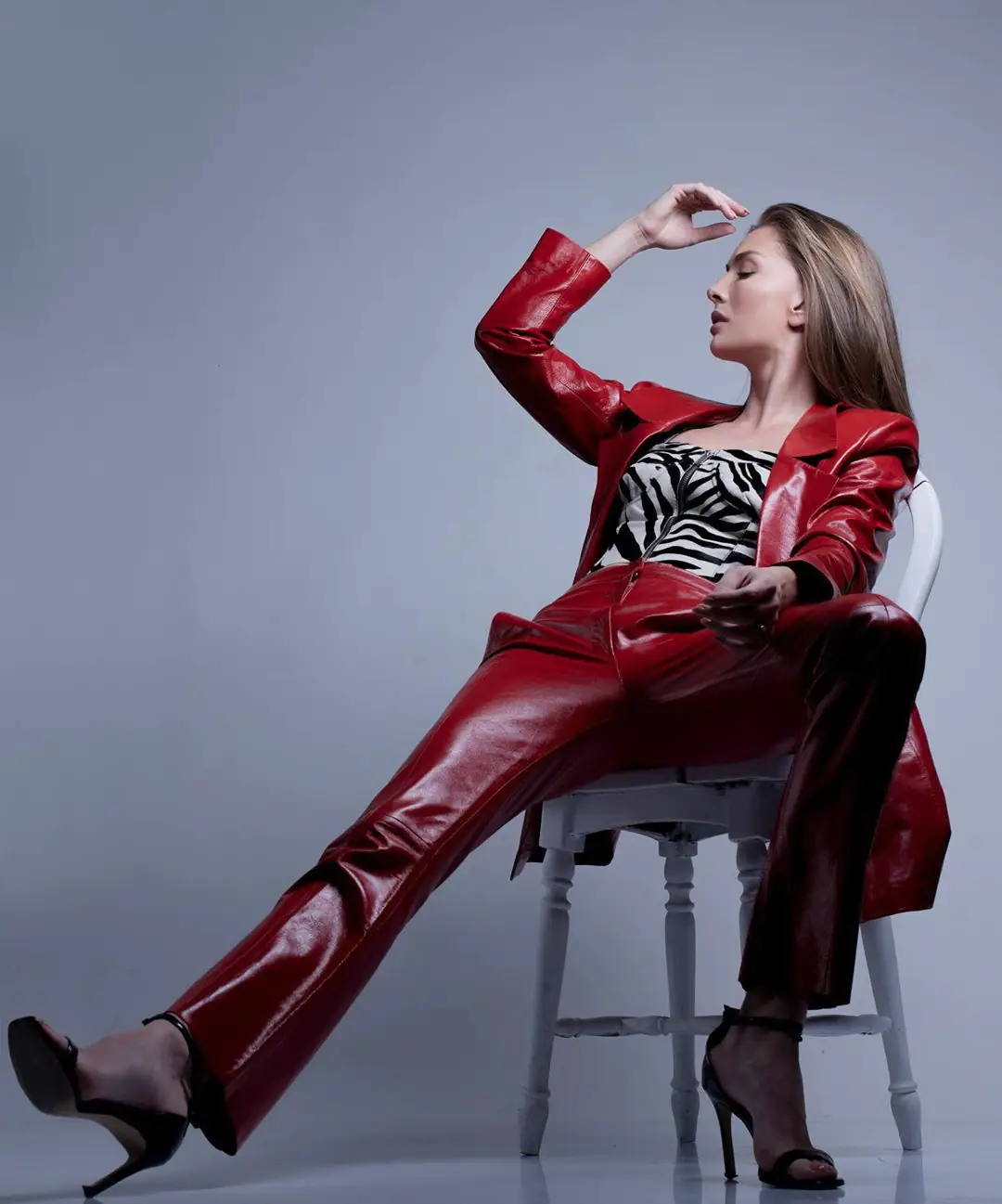 Yasemin Allen, Ahu Yağtu ve Merve Oflaz fit halleriyle göz kamaştırıyor 9