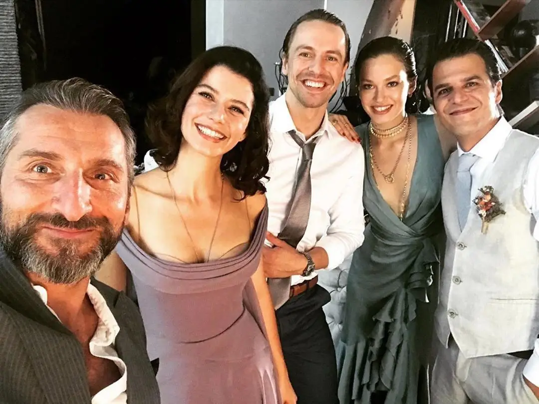 Beren Saat, 2. sezonu yayınlanan Atiye için sürpriz paylaşımıyla yine dikkatleri çekti... 7