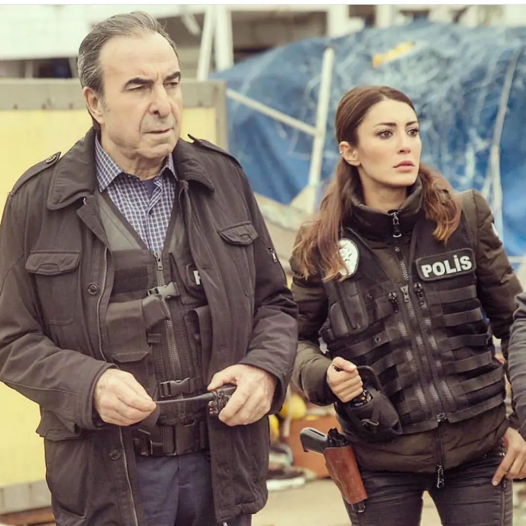 Merve Oflaz, Arka Sokaklar yeni sezon öncesinde Rıza babalı açılışı yaptı 7