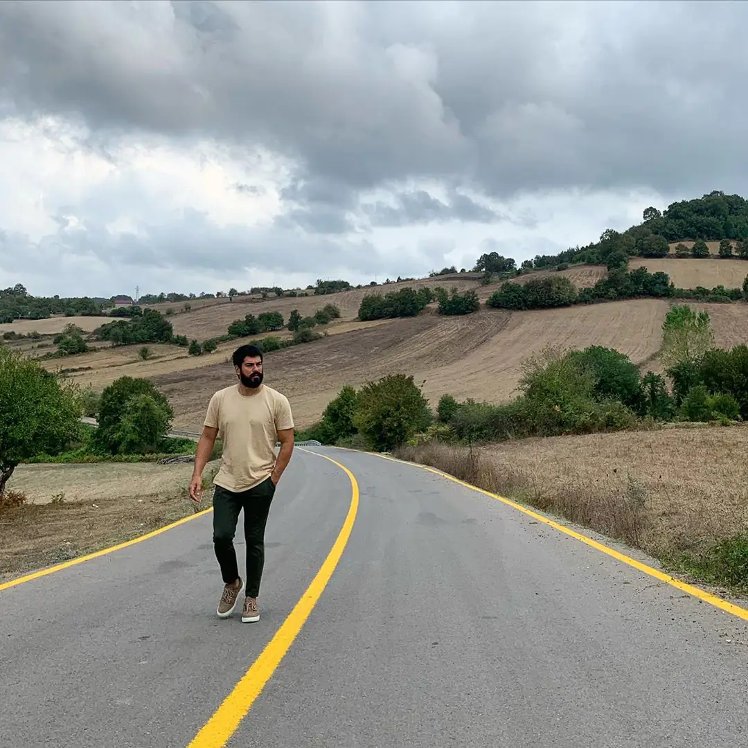 Burak Özçivit yollara düştü! Tolga Sarıtaş, yeni bir yola girdi! 8