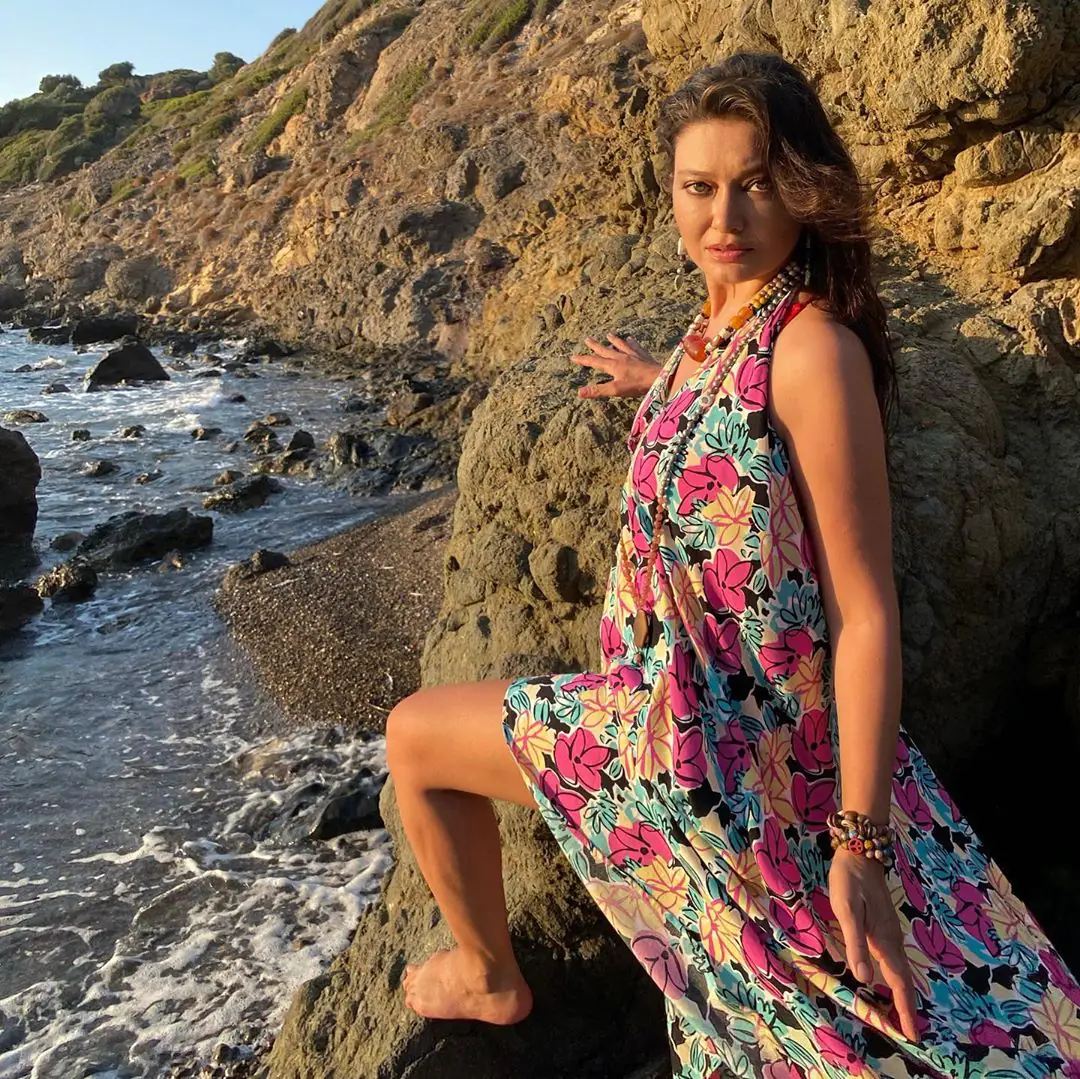 Nurgül Yeşilçay'ın veda pozu, Selin Şekerci'nin seksi duruşu! 8