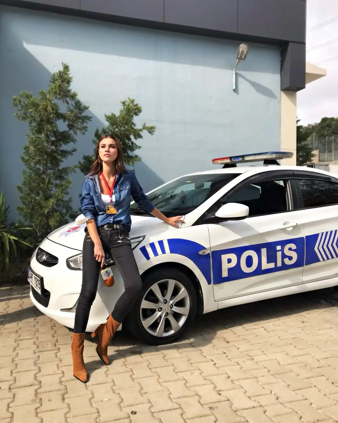 Arka Sokaklar'ın Zeliş'i Yüsra Geyik, kendi pozuyla dalgasını geçti! 7