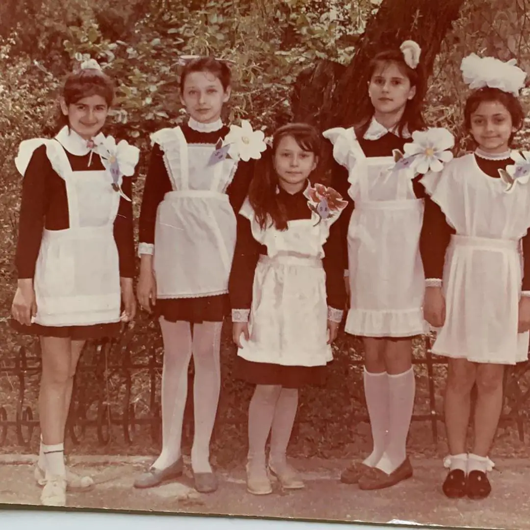 Hiç değişmemiş... Nesrin Cavadzade'nin çocukluk halini görmeniz lazım 9