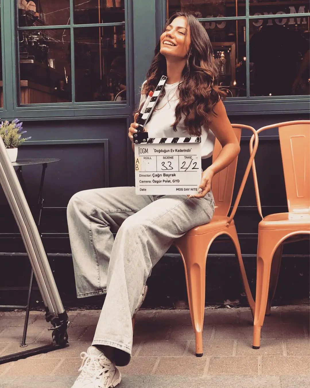 Özge Gürel veda etti; Demet Özdemir set tarzıyla beğenileri kaptı! 8