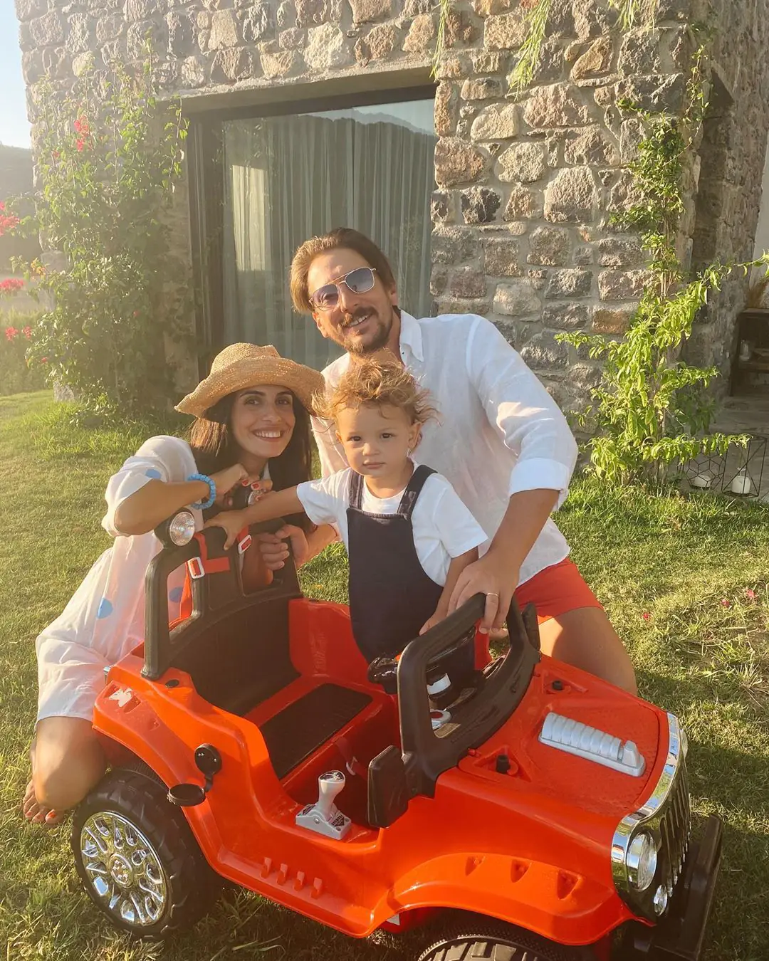 O ne tatlılık, ne şirinlik... Engin Hepileri ve Beyza Şekerci'nin oğullarının son hali 7 O ne tatlılık, ne şirinlik... Engin Hepileri ve Beyza Şekerci'nin oğullarının son hali 7