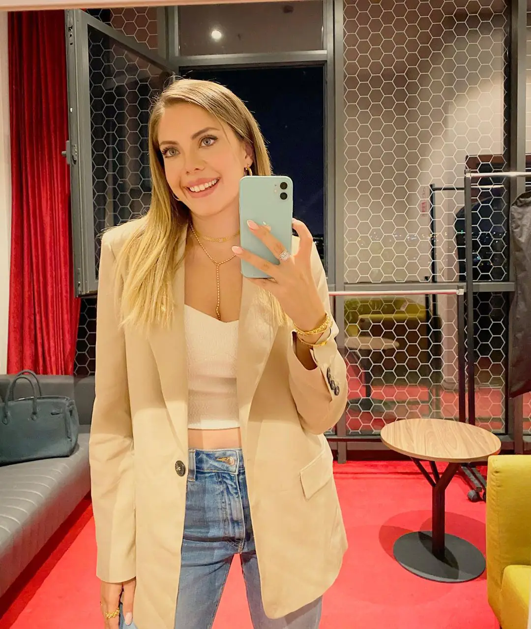Eda Ece seçememiş ama 'Ne giyse yakışır' dedirtti... 7