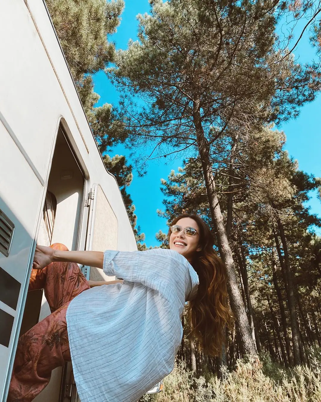 Özge Gürel'in morali gayet iyi... Bay Yanlış dizisine karavan pozuyla veda... 8