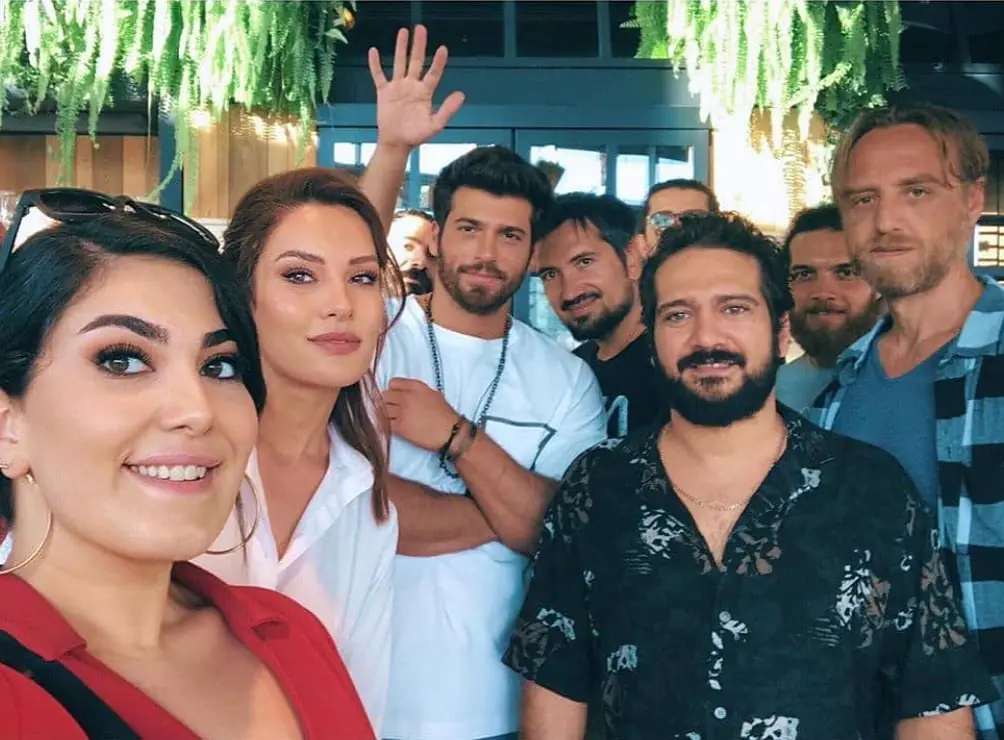 Bay Yanlış dizi ekibinden duygusal veda! 7