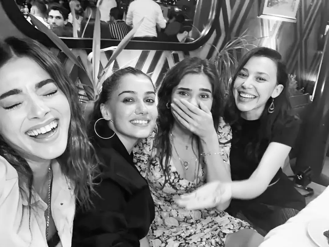 Sevda Erginci yeni yaşını dostlarıyla kutladı! 7