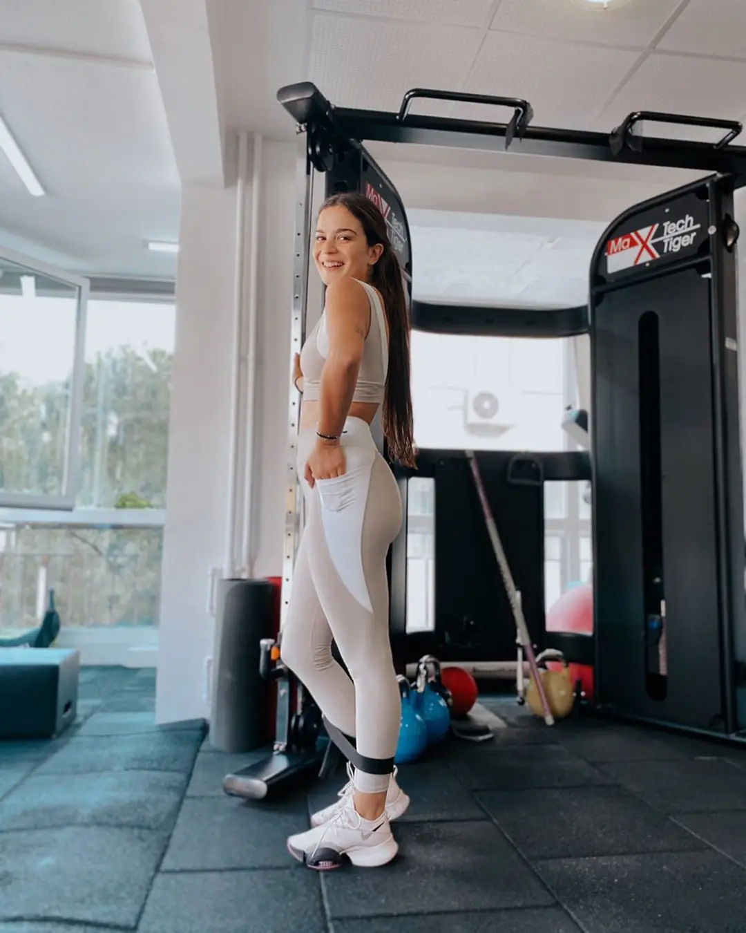 Aslı Bekiroğlu'nun zayıflama sevinci! Sıkı sporla fit olmuş 7 Aslı Bekiroğlu'nun zayıflama sevinci! Sıkı sporla fit olmuş 7