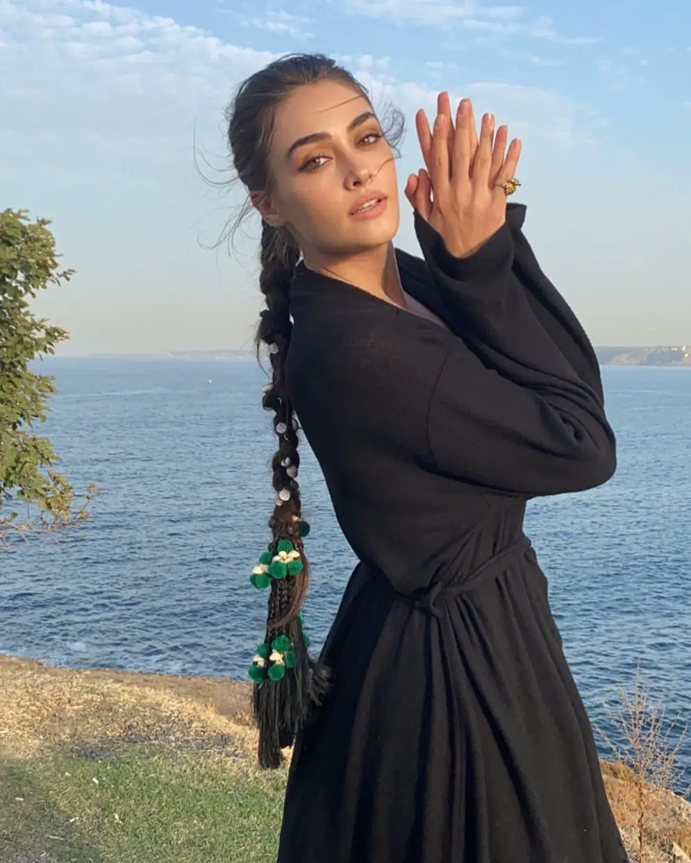 Esra Bilgiç, Ramo'nun setinden paylaşımlarıyla dikkat çekti 10