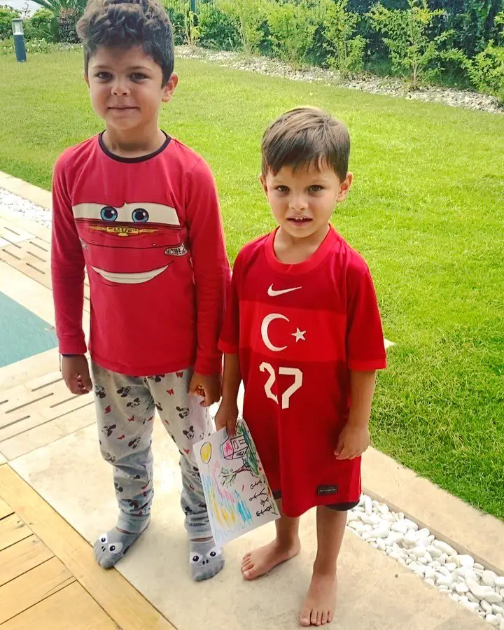 Nasıl da büyümüşler... Pelin Karahan'ın oğullarının annelerine sürprizi 7