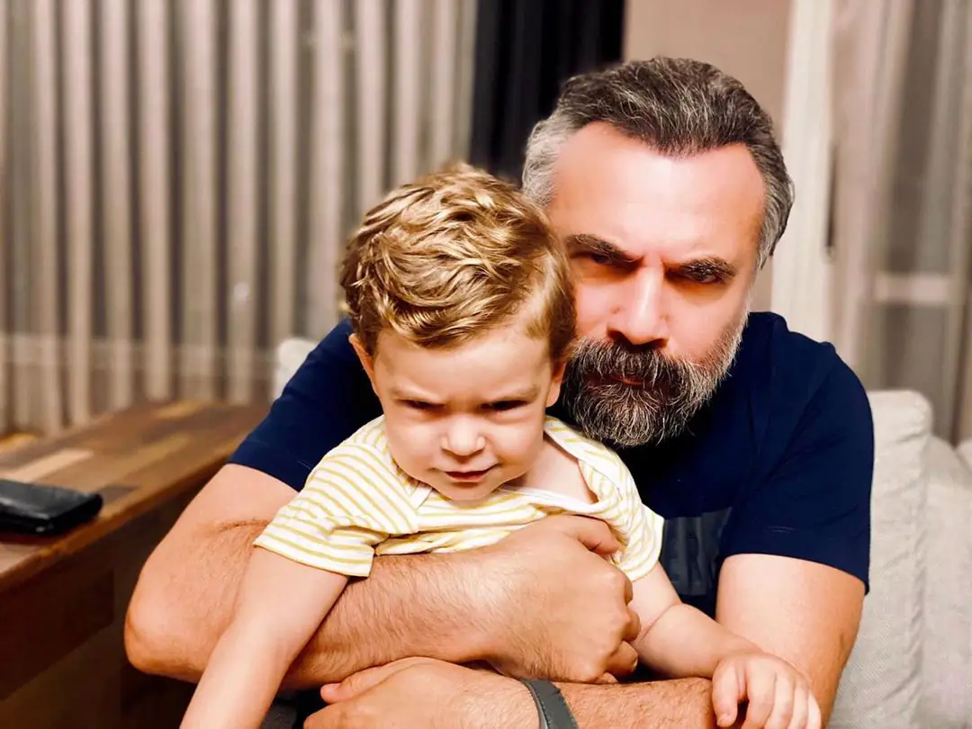 Oktay Kaynarca, Ozan Akbaba'nın oğlunu nasıl da kendine benzetti1 7