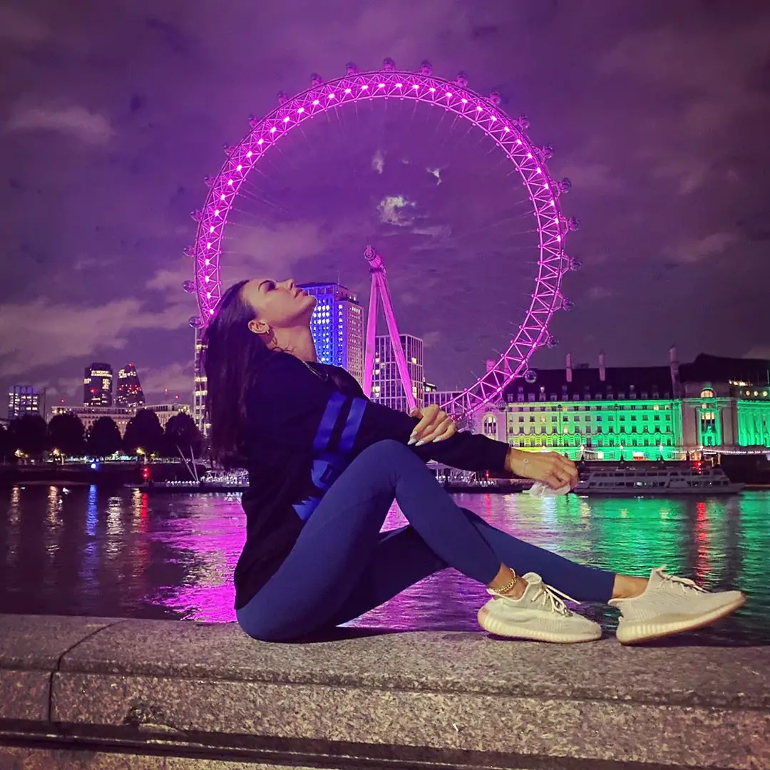Tuvana Türkay, Afra Saraçoğlu ve Deniz Baysal'ın farklı tarzları göz doldurdu 9