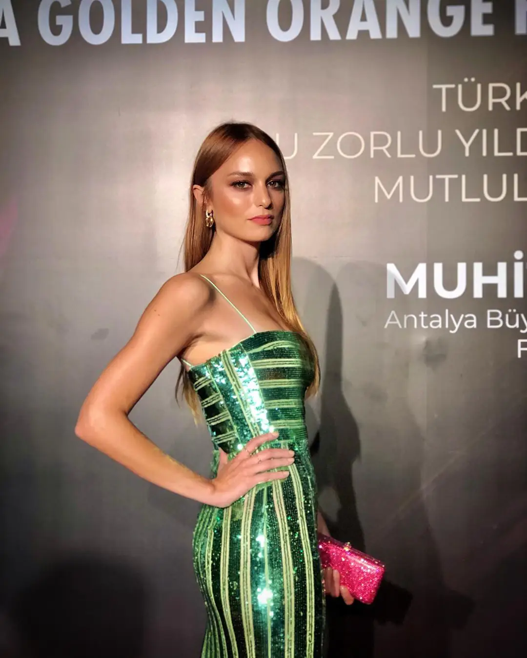 Nilperi Şahinkaya ve Hande Erçel'in tarzları ilgi çekti! Merve Boluğur'un pozları yaktı! 10 Nilperi Şahinkaya ve Hande Erçel'in tarzları ilgi çekti! Merve Boluğur'un pozları yaktı! 10