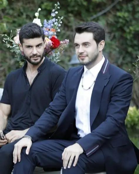 Berk Oktay meslektaşı İsmail Ege Şaşmaz'ı en özel gününde yalnız bırakmadı 7