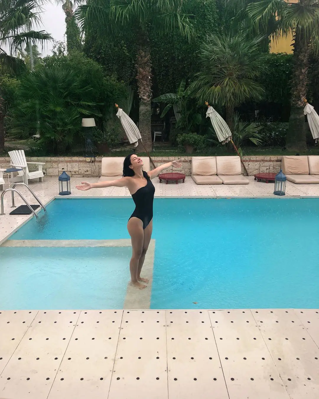 Merve Boluğur'dan bir tane daha 'Dünya umurumda değil' pozu! 7
