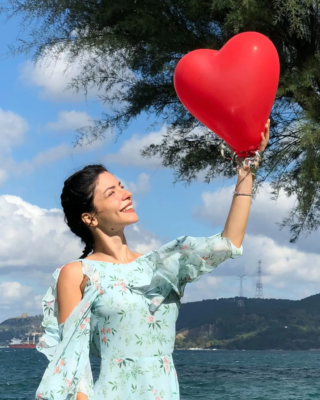 Merve Boluğur, aşksız fazla duramadı anlaşılan! 7