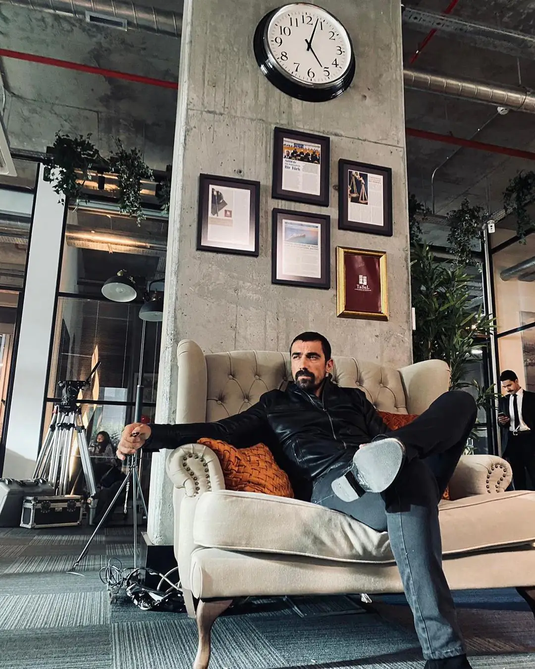 İbrahim Çelikkol ve Tolgahan Sayışman'a bakıp öğrenin, karizma nasıl olur! 8