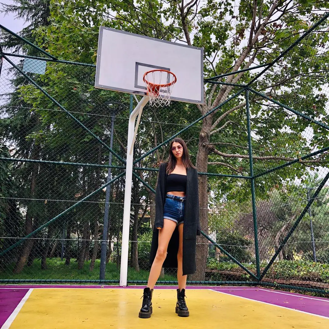 Aleyna Solaker ve Merve Boluğur'un yaşadığı gençlik ateşi! 8