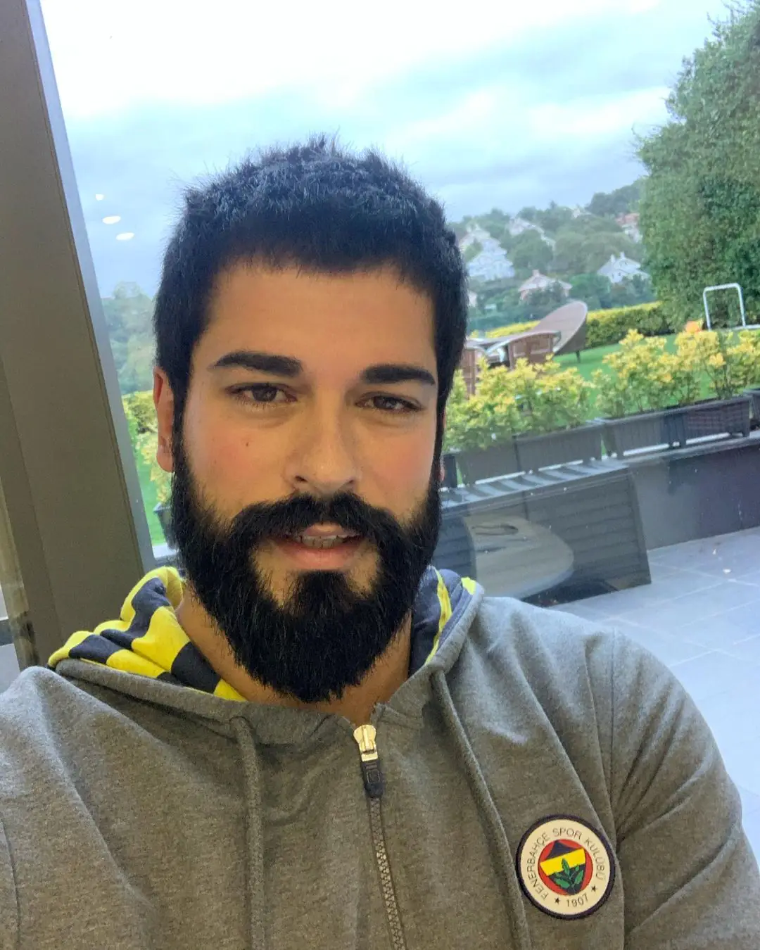 Burak Özçivit rengini belli etti! Burak Deniz ise tarzıyla ilgi çekti! 8