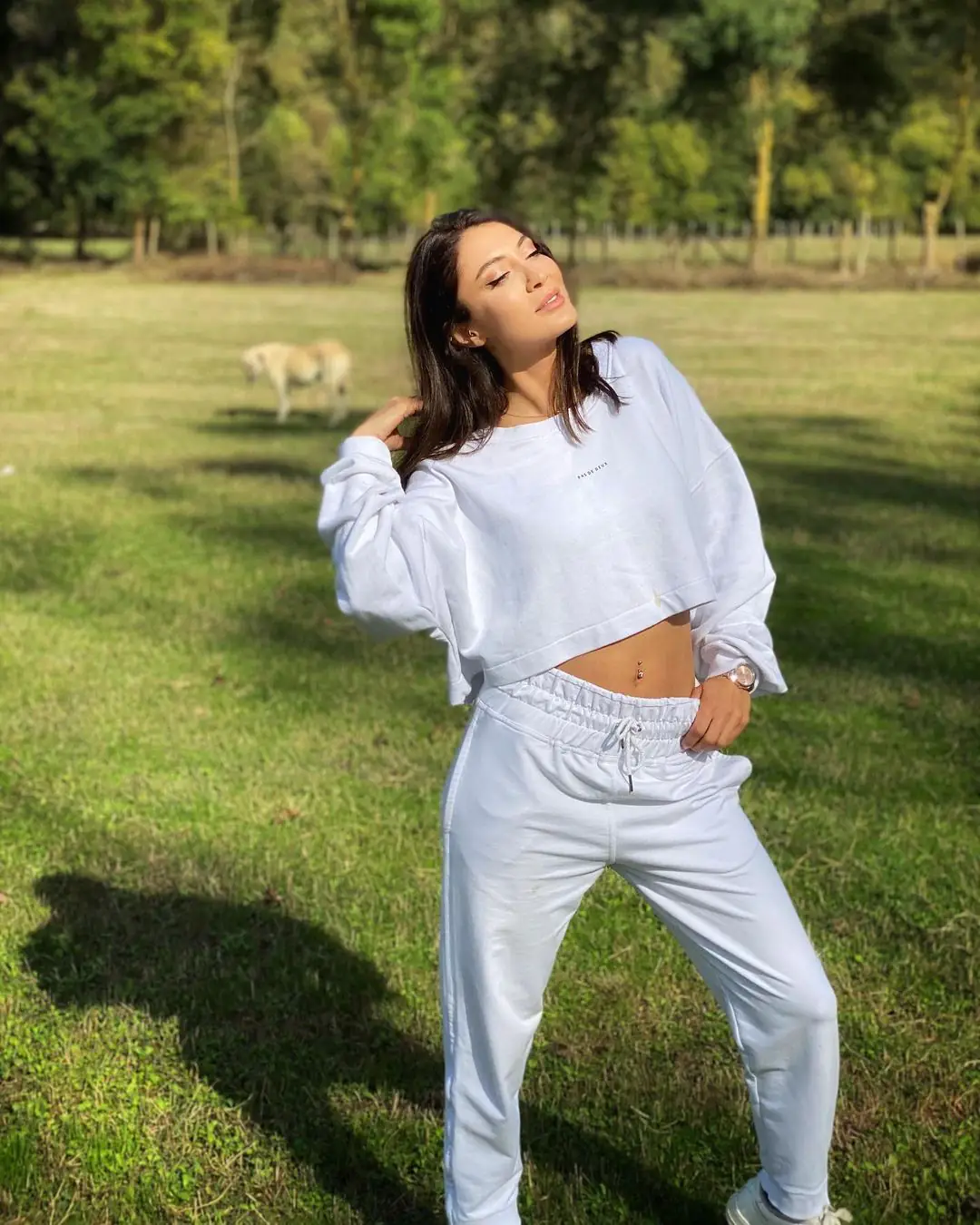 Merve Oflaz'ın beyazlarıyla spor hali, Dilan Çiçek Deniz'in siyahlarıyla sofistike pozu 8