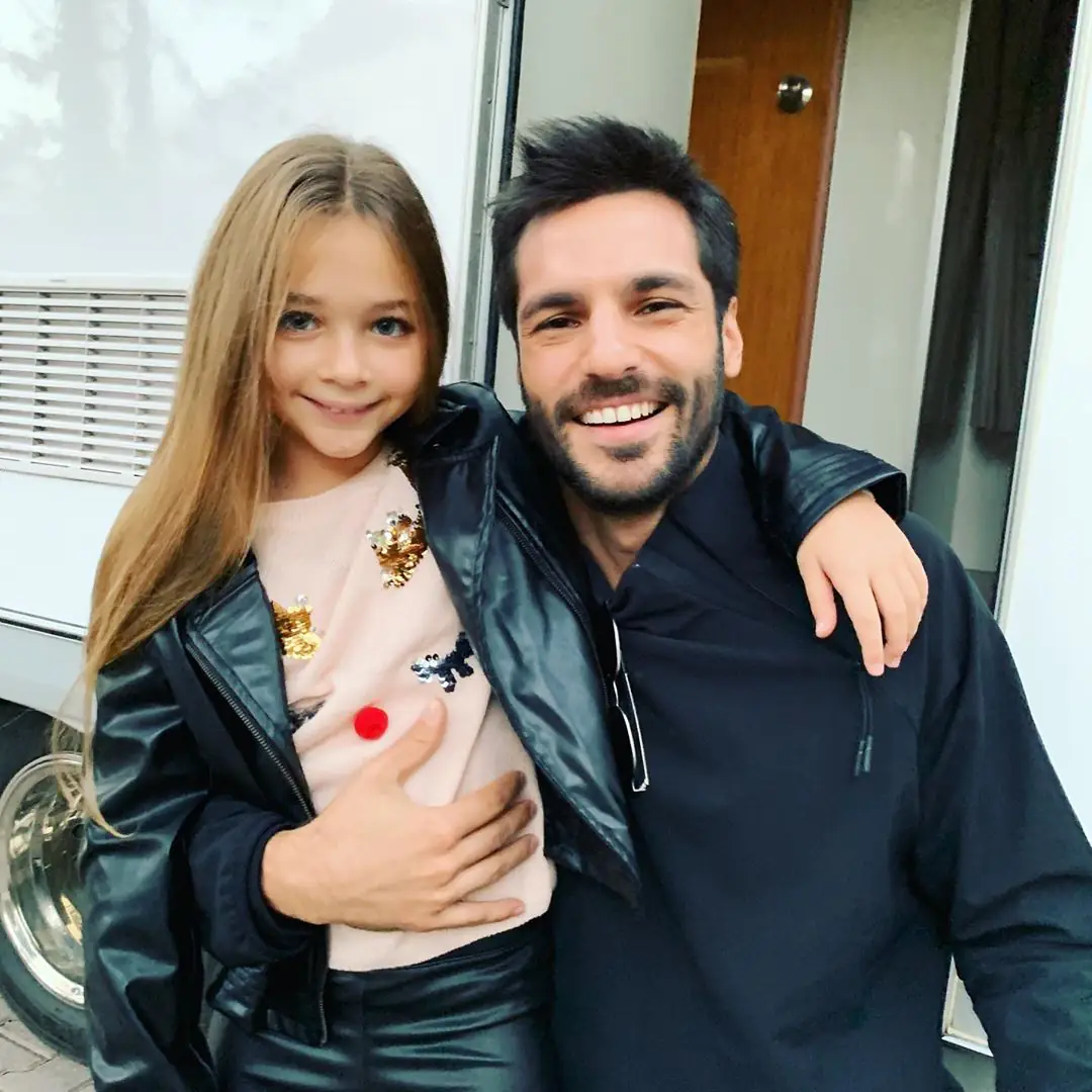 Oysa ki babalık çok yakışmıştı! Serkan Çayoğlu'nun Yeni Hayat'a veda pozu! 11 Oysa ki babalık çok yakışmıştı! Serkan Çayoğlu'nun Yeni Hayat'a veda pozu! 11