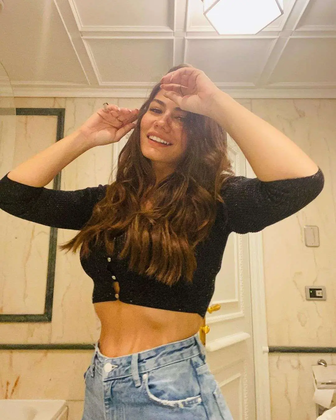Demet Özdemir'den sabah sabah göbek şov! 7