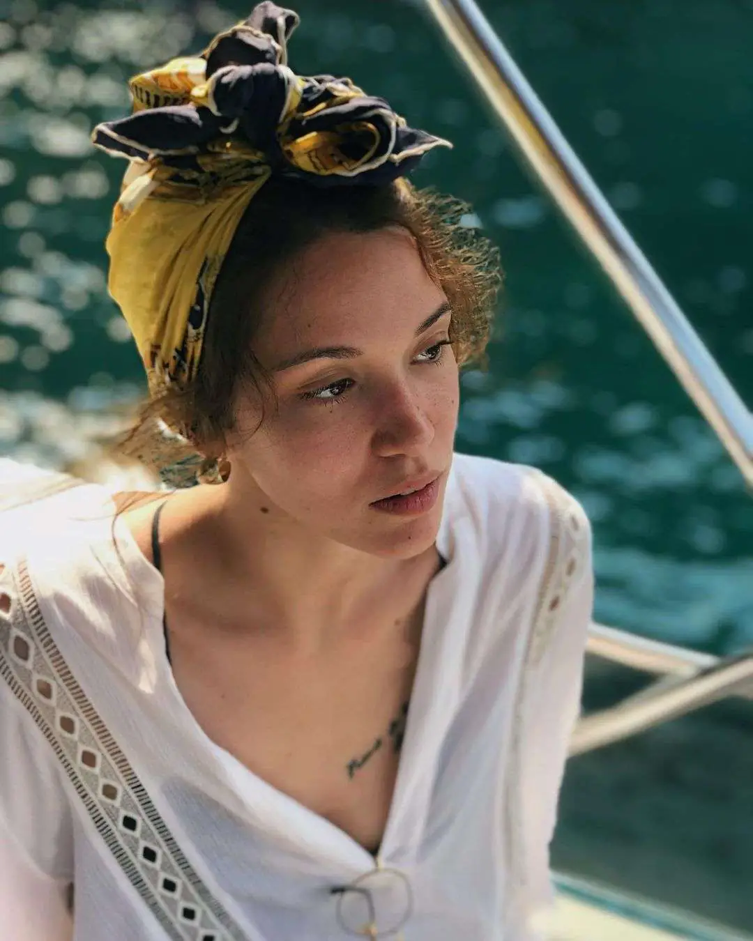 Hazal Subaşı Çukur'da ama aklı başka yerde, Mine Tugay ise rengarenk 8 Hazal Subaşı Çukur'da ama aklı başka yerde, Mine Tugay ise rengarenk 8