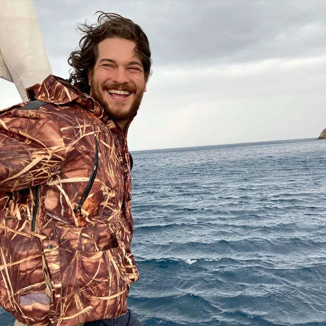 Dizisi olan, dizisi olmayan! Ekranların iki jönü Tolga Sarıtaş ve Çağatay Ulusoy arasındaki ince detay! 8