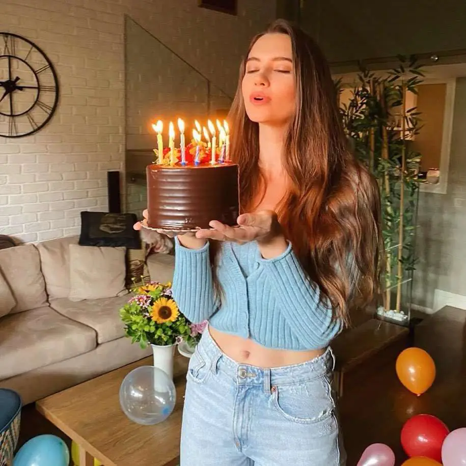 Leyla Lydia Tuğutlu'dan doğum gününde 2020 sitemi! 7 Leyla Lydia Tuğutlu'dan doğum gününde 2020 sitemi! 7