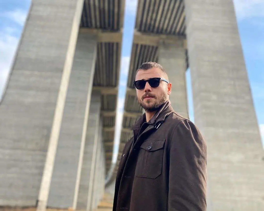 Yeni jönler Tolga Sarıtaş ve Burak Deniz'den artistik pozlar! 8
