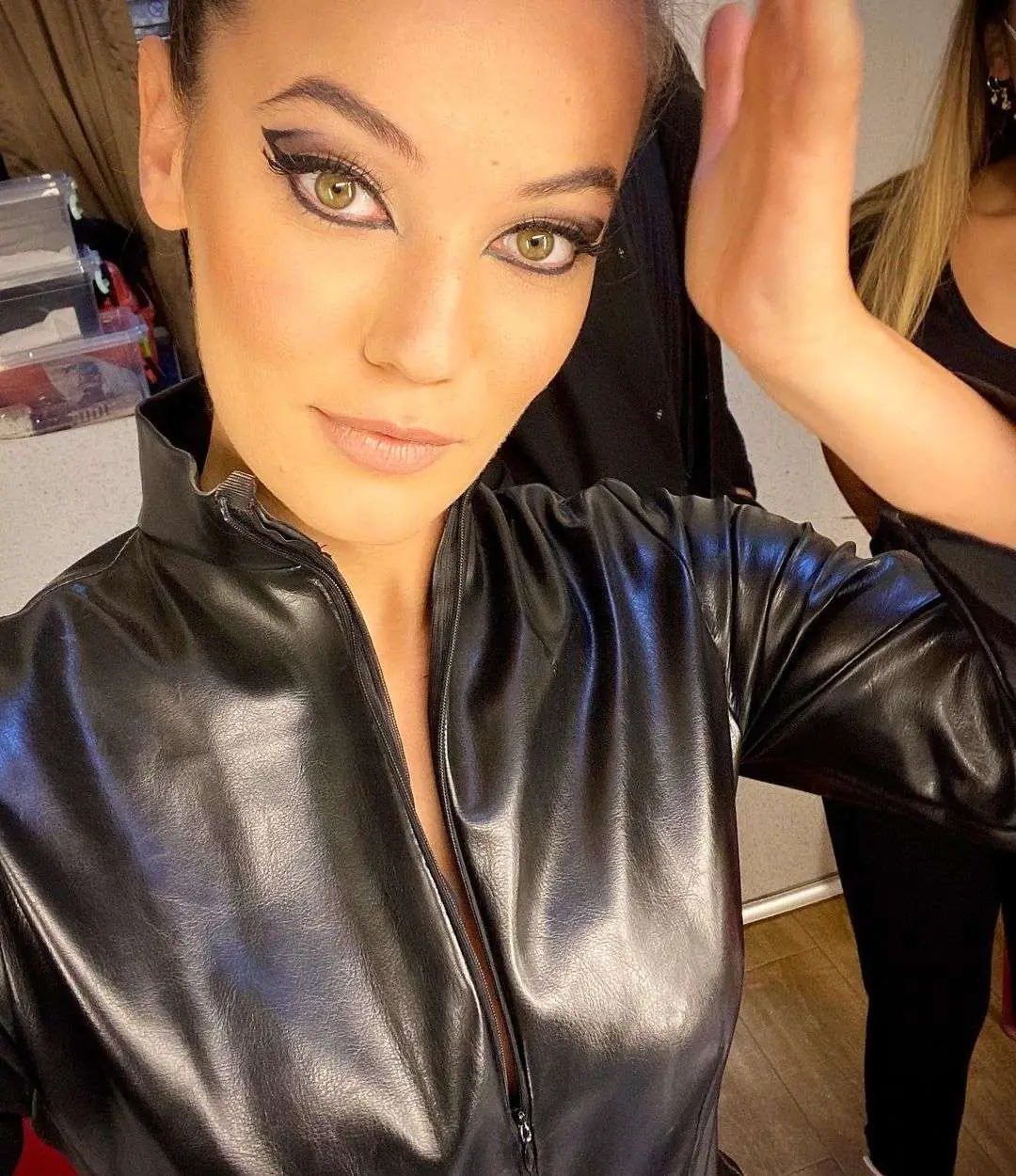 Pınar Deniz kedi makyajı yaptı! Esra Bilgiç kapak güzelliği oldu! 9 Pınar Deniz kedi makyajı yaptı! Esra Bilgiç kapak güzelliği oldu! 9
