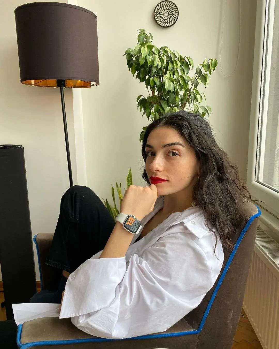 Burçin Terzioğlu Kasım'da plaj pozu, Hazar Ergüçlü'nün dikkat çeken saati 8