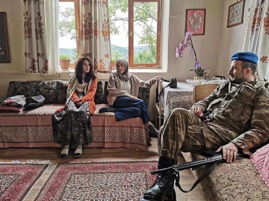 Öykü Karayel, tam bir yıldır sürpriz dizideki bu kareyi paylaşmak için bekliyordu! 7