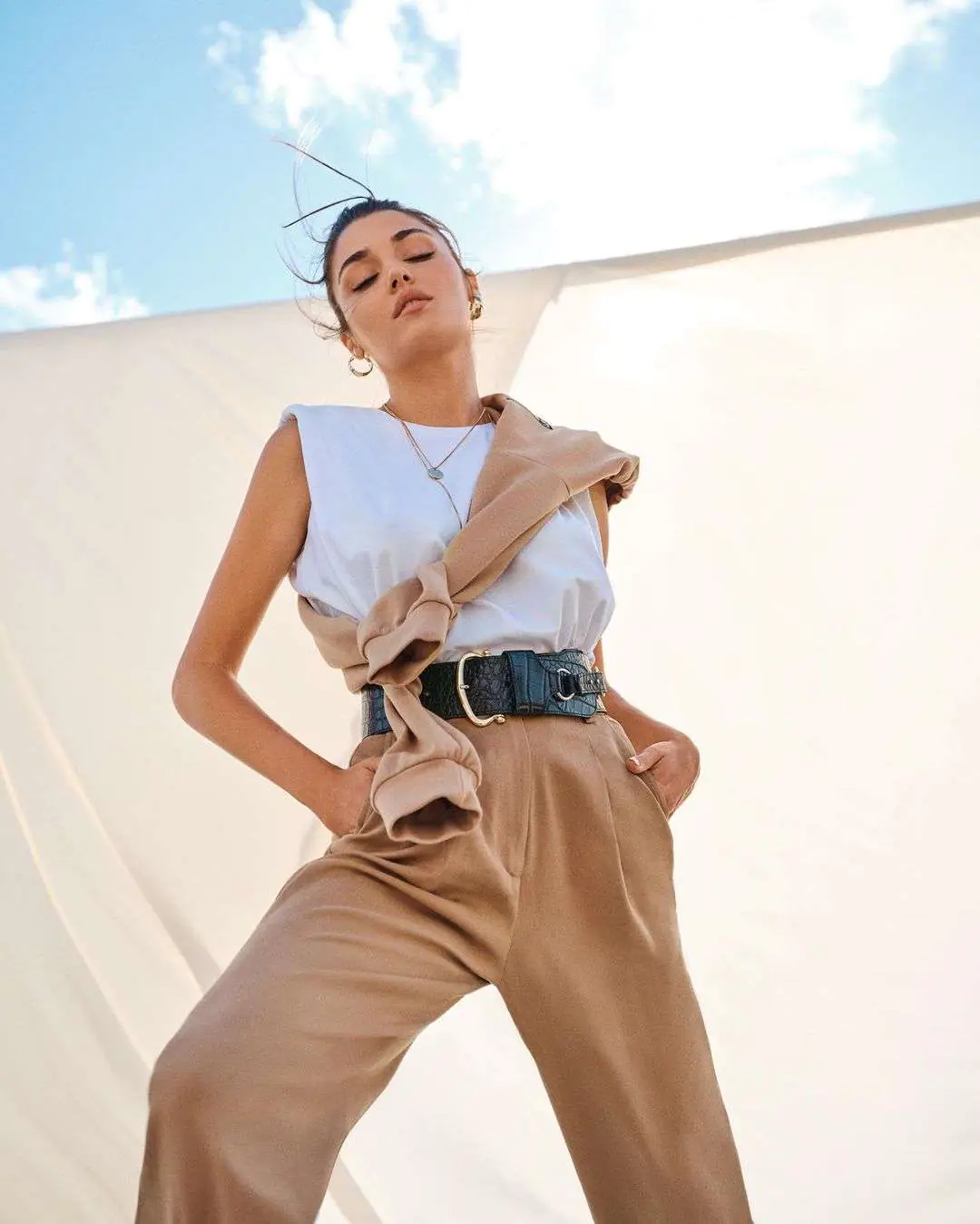 Hande Erçel yine tarzını konuşturdu, Özge Gürel pozuyla olay oldu, Funda Eryiğit'i heyecan bastı! 8