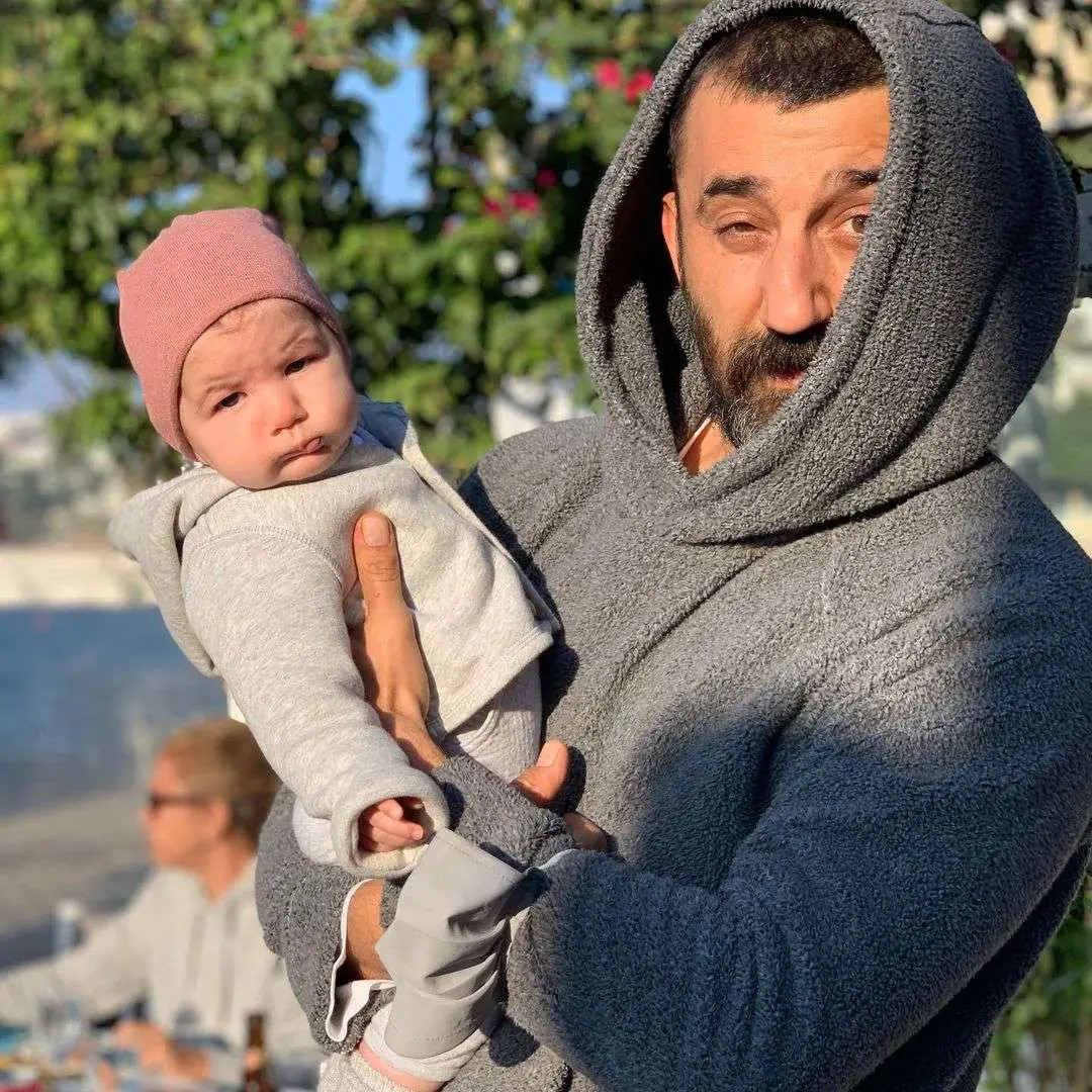 O surat ne öyle Asya? Necip Memili'nin kızıyla fotoğrafı ne kadar da şirin 7