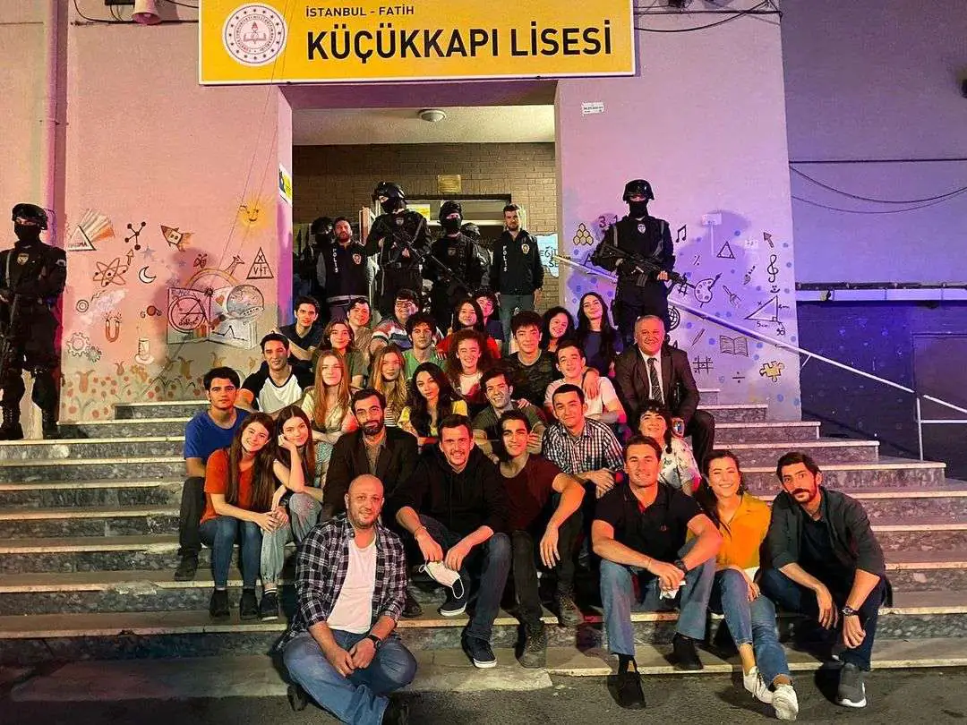 Afra Saraçoğlu, final yapan dizisinin ardından duyguları iki kelimeye sığdı! 7