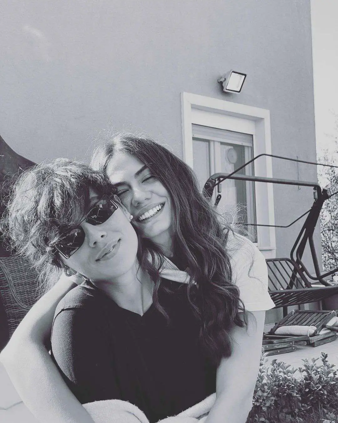 Ozan Güven'in darp iddiası sonrası, Deniz Bulutsuz'un son hali ve Demet Özdemir'in sımsıkı sarması! 9