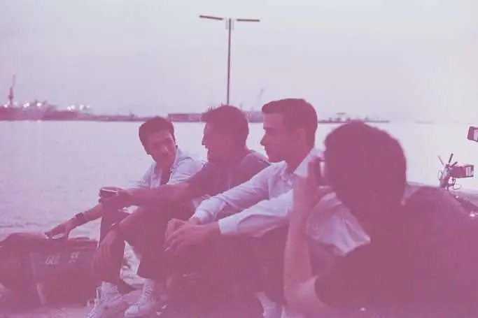 Kubilay Aka'dan Aşk 101'in oyuncuları ile sürpriz poz, Oktay Kaynarca'dan reklam kokan şıklık! 8
